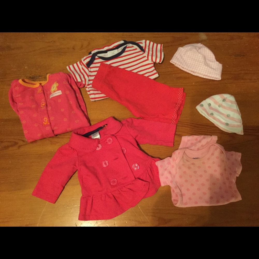 CARTERS💜 CHILD MINE NB 0-3 months reds & pinks